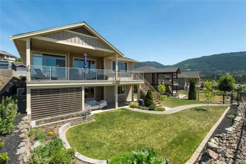 Okanagan Life with Majestic Mountain Views