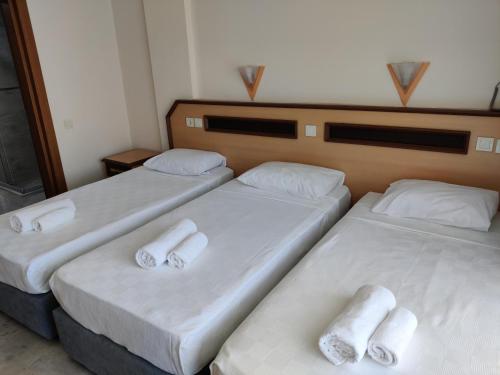 A bed or beds in a room at Side Özgürhan Hotel