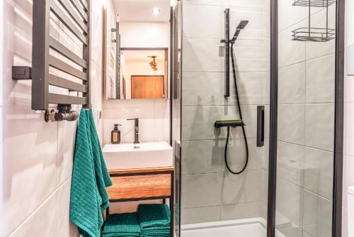 a bathroom with a shower and a sink at Apartament Loft in Giżycko