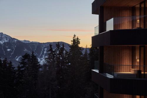 Nespecifikovaný výhled na hory nebo výhled na hory při pohledu z hotelu