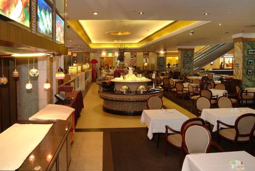 ห้องอาหารหรือที่รับประทานอาหารของ Guangdong Hotel