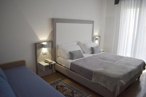 מיטה או מיטות בחדר ב-Hotel Edelweiss