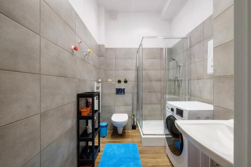 A bathroom at Apartamenty Starowiejska 37
