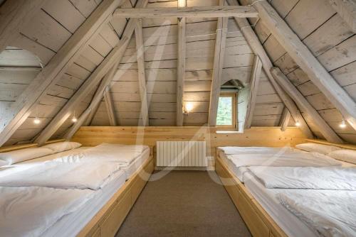 Llit o llits en una habitació de Casa Montlude by SeaMount Rentals