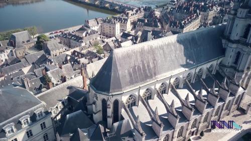 an aerial view of a large building in a city at LOIRE VELO 3 Appartements Moderne Vélo Parking 20 places vélos Centre Ville Historique Blois in Blois