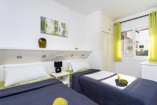 Postel nebo postele na pokoji v ubytování Home2Book Cozy Apartment Costa del Silencio, Pool