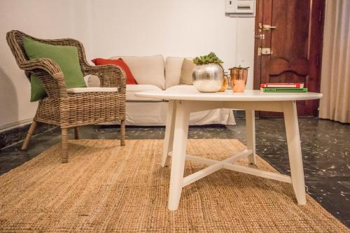 a living room with a table and a couch at Rotaret in Valencia