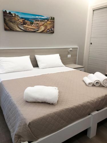a bedroom with a bed with two towels on it at La Conca in San Giovanni la Punta
