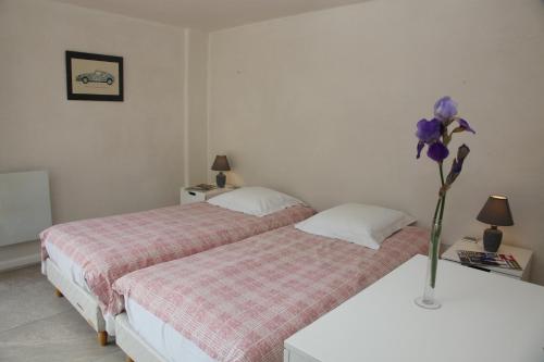 Ένα ή περισσότερα κρεβάτια σε δωμάτιο στο Chalet Bouquetin- Loir