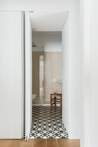 a bathroom with a black and white tile floor at The Lisboans Apartments in Lisbon