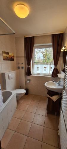 Vannituba majutusasutuses Ferienwohnung Aaron II inkl Bettwäsche Handtücher Endreinigung