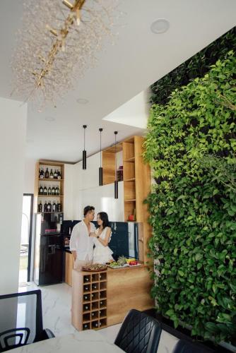 Επισκέπτες που μένουν στο Villa nguyên căn 4 phòng ngủ, cạnh biển Thuận An Rabbit Home Villa
