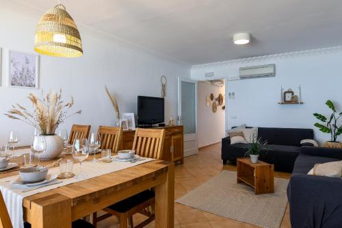Μια τηλεόραση ή/και κέντρο ψυχαγωγίας στο Bellavista Apartment 1C - Direkter Strandzugang