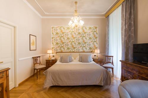 a bedroom with a bed and a painting on the wall at Imperiale Palace Hotel in Santa Margherita Ligure