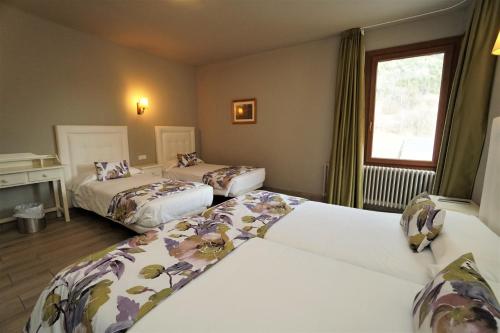  El Pradet -  Room  picture :   Private bathroom    Flat-screen TV    View   