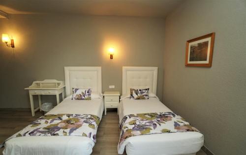  El Pradet -  Room  picture :    Private bathroom    Flat-screen TV    View    