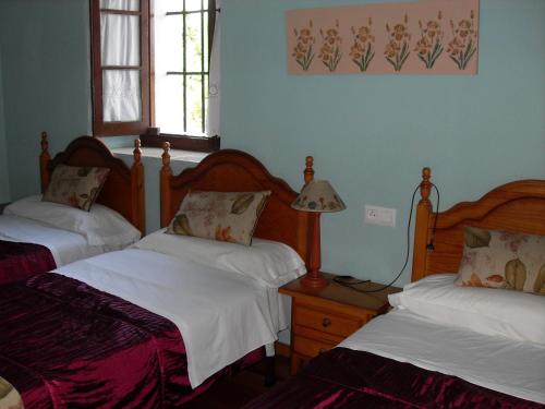 Postel nebo postele na pokoji v ubytování Hotel Asturias