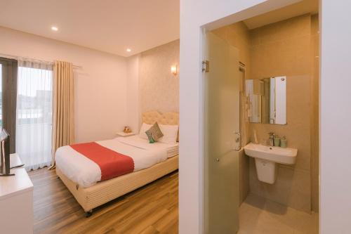 Giường trong phòng chung tại Ngan Pho Studio & Hotel