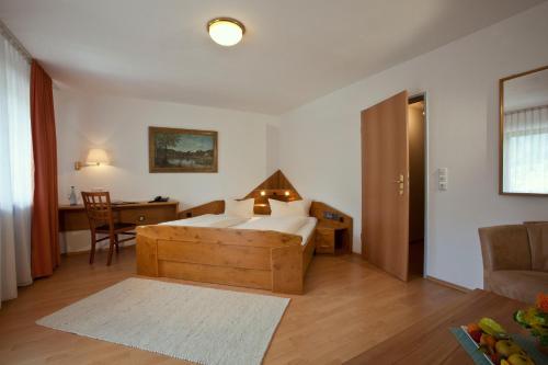 Postel nebo postele na pokoji v ubytování Parkhotel Sonnenhof