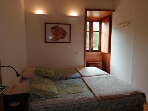 Un pat sau paturi într-o cameră la Casa das Bouças