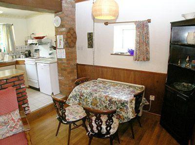 A kitchen or kitchenette at Chapel Cottage 