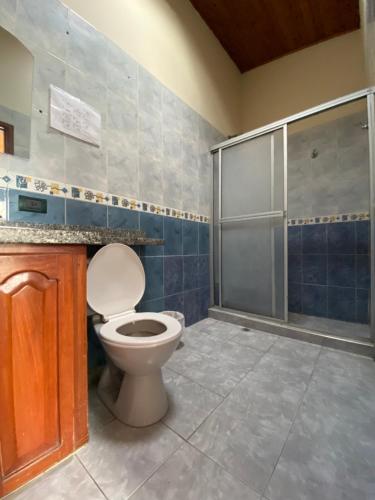 Koupelna v ubytování Hotel Policarpa