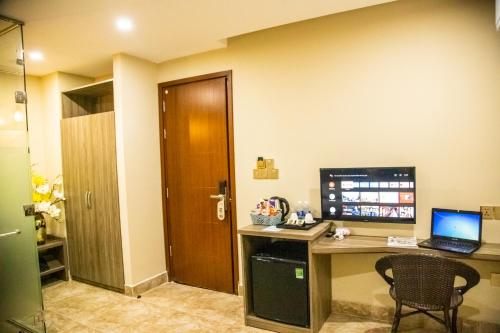 a room with a desk with a computer on it at LA MIA Lakeview Hotel in Pleiku