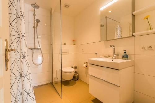 Ένα μπάνιο στο Drei Akazien Wohnung 1