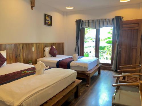 Giường trong phòng chung tại Phu Quoc Village