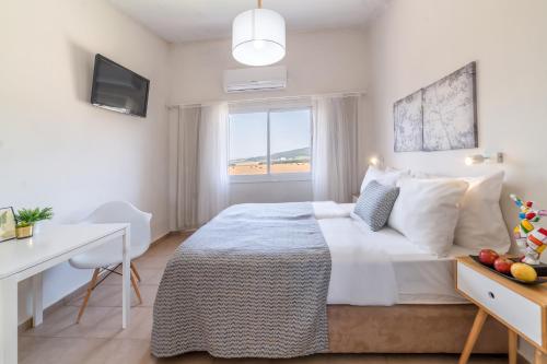 Un pat sau paturi într-o cameră la Holiday Village Kibbutz Mizra