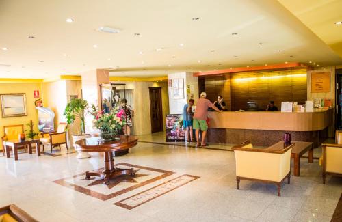 a lobby of a hotel with people standing in the lobby at Hotel VistaMar in Benalmádena