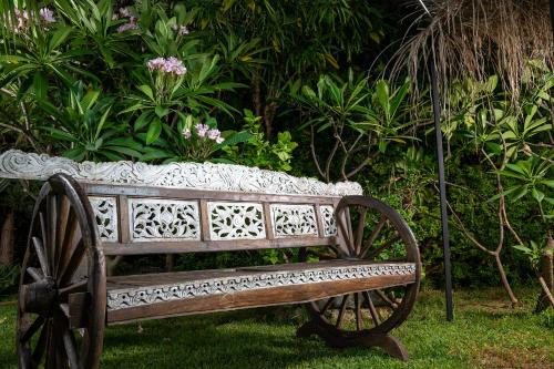 Κήπος έξω από το Villa Megna - Green Paradise B&B