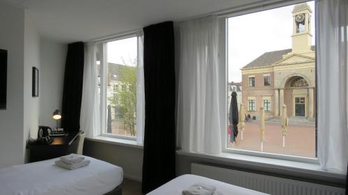 Un pat sau paturi într-o cameră la Hotel Marktzicht