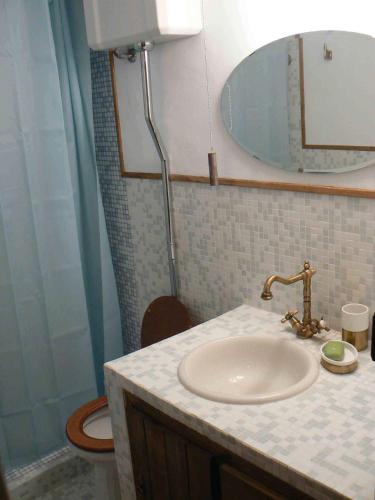 a bathroom with a sink and a toilet at Casa da Tia Maria By Alojamentos Vitinho in São Luis