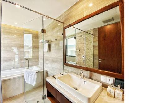 Phòng tắm tại M Beach Luxury Villas Phu Quoc