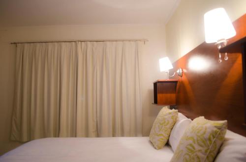 a hotel room with a bed and a window at Amanzi Termal Rental in Concordia
