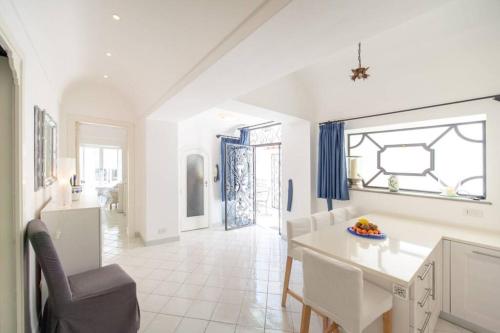 a kitchen and dining room with a table and chairs at Casa Vacanza Al Centro di Capri in Capri