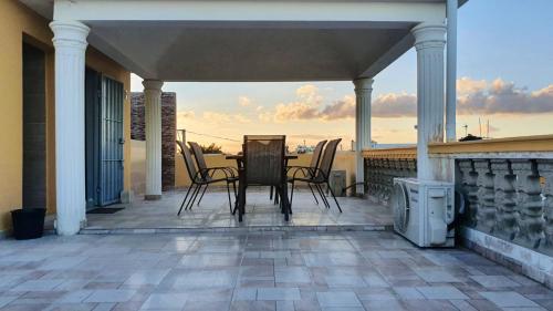 Μπαλκόνι ή βεράντα στο Spacious house in Santo Domingo Este with garden