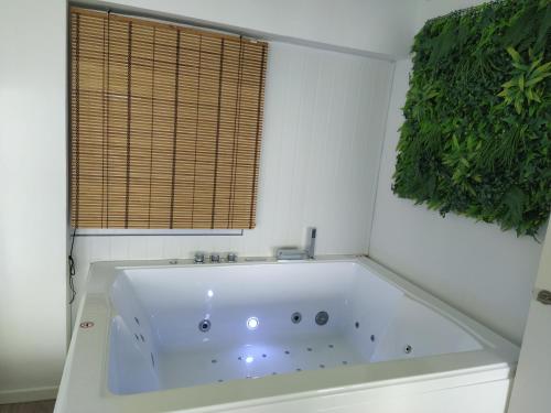 Gambar di galeri bagi Exclusivo Apartamento Spa privado frente el mar di Miami Platja