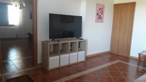 TV a/nebo společenská místnost v ubytování Al dolce dormire