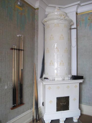 a large white vase in a corner of a room at Borrgården Hostel in Ljusdal