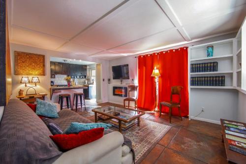 Gallery image of Serene mountain getaway, Hot Tub, Sauna, Lake View, Swim, Fish, Hiking, EV plugin in Boone