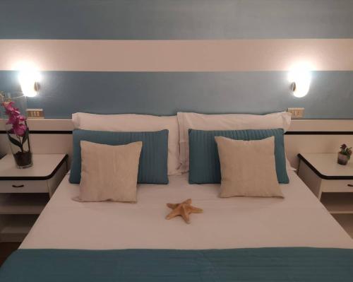 Postel nebo postele na pokoji v ubytování Hotel Cristoforo Colombo
