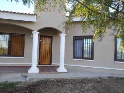 El edificio en el que está la casa de vacaciones