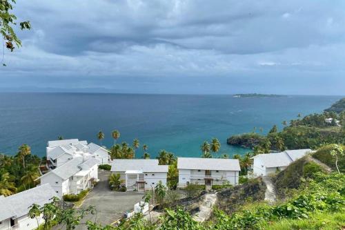 an aerial view of a house and the ocean at Apartamento Condominio Vista Mare Samana in Santa Bárbara de Samaná