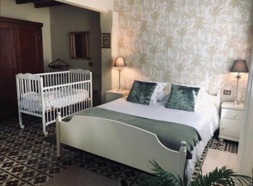 Ένα ή περισσότερα κρεβάτια σε δωμάτιο στο Jardines de Hortensia - Vacation home Tenerife