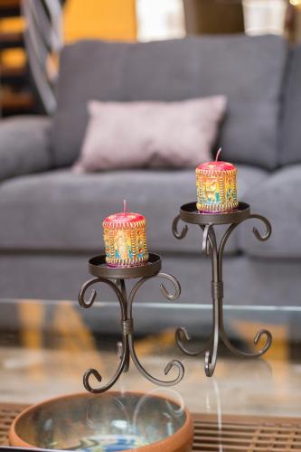 two cakes on two stands on a table at Intiterra Apart Hotel Villas in Urubamba