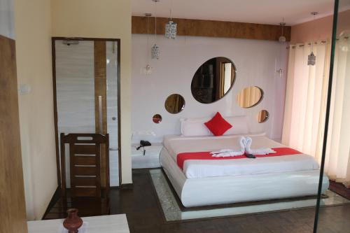 Ένα ή περισσότερα κρεβάτια σε δωμάτιο στο Kasa Luxury Inn