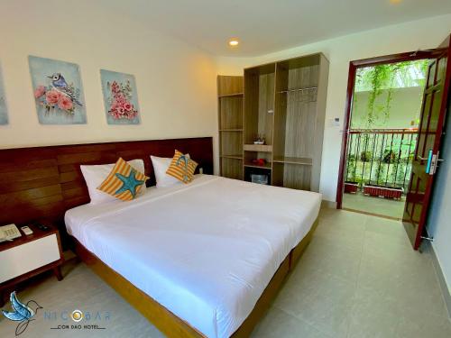 Giường trong phòng chung tại Nicobar Con Dao Hotel