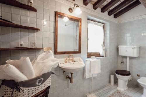 Bilik mandi di b&b casatorre